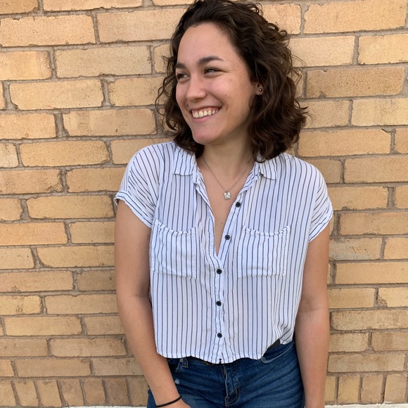 Meet your Posher, Malia - Picture 3 of 7